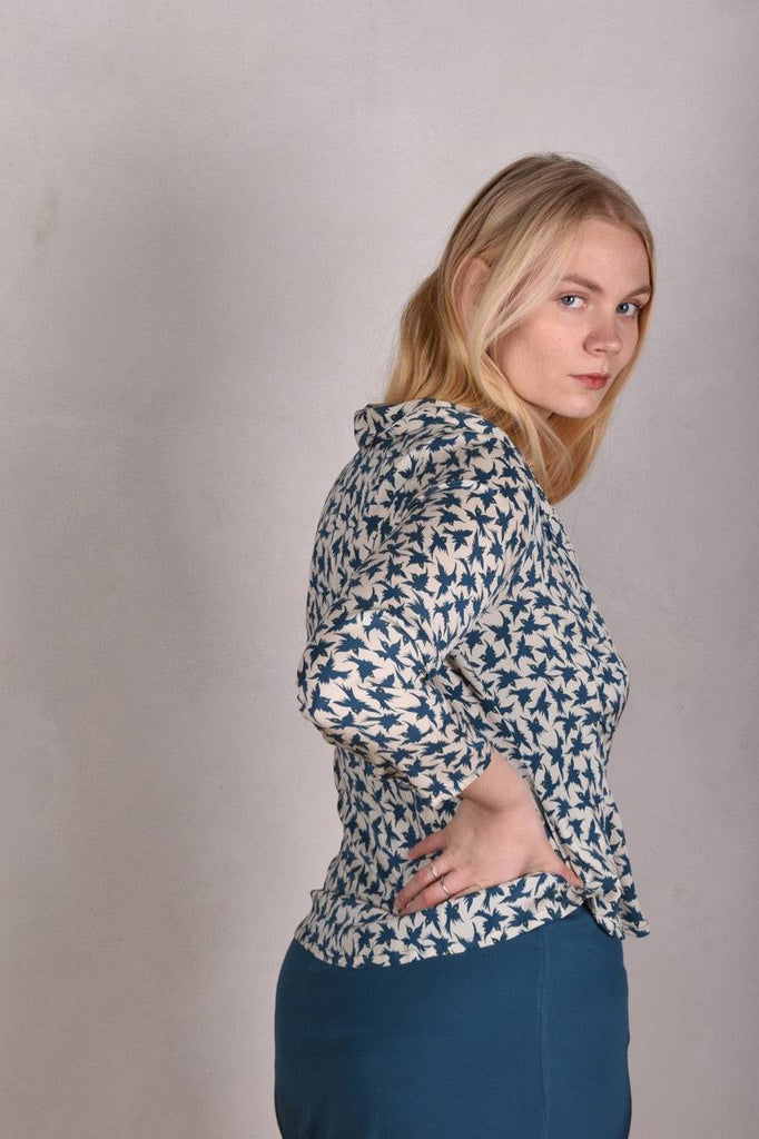 Sifty. Fitted Blouse/jacket in stretch crepe silk (Jaqbird) - Tone Barker Silk