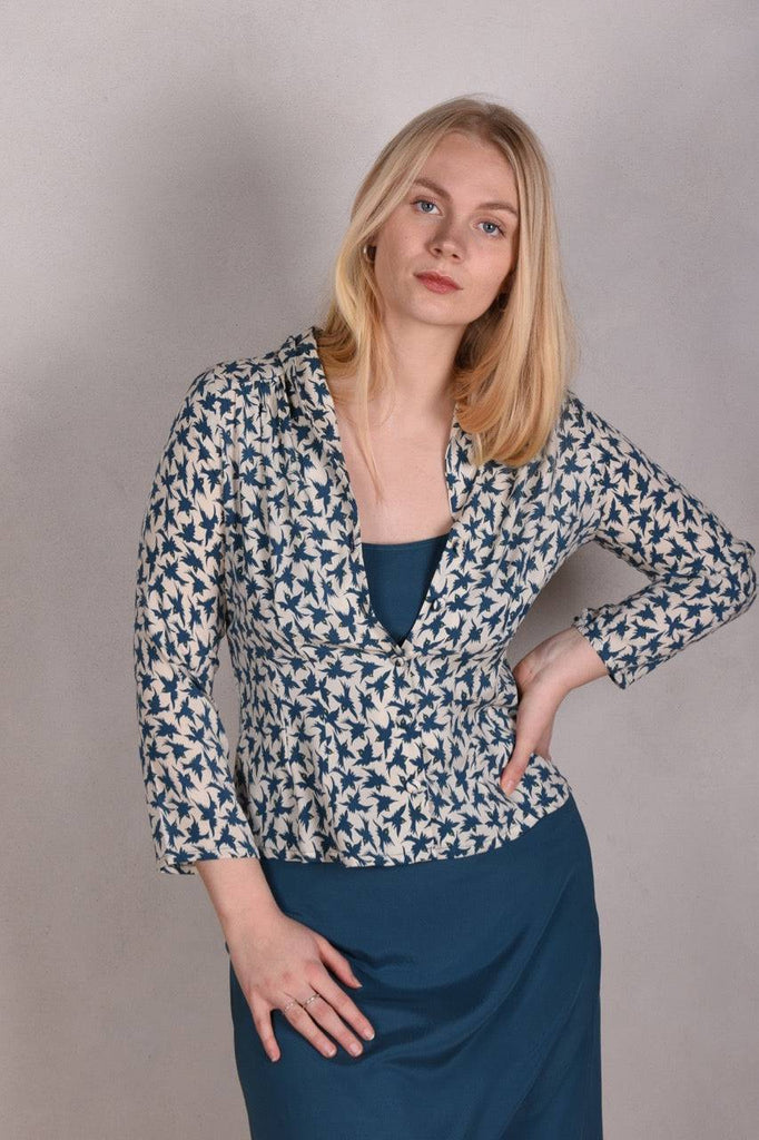 Sifty. Fitted Blouse/jacket in stretch crepe silk (Jaqbird) - Tone Barker Silk