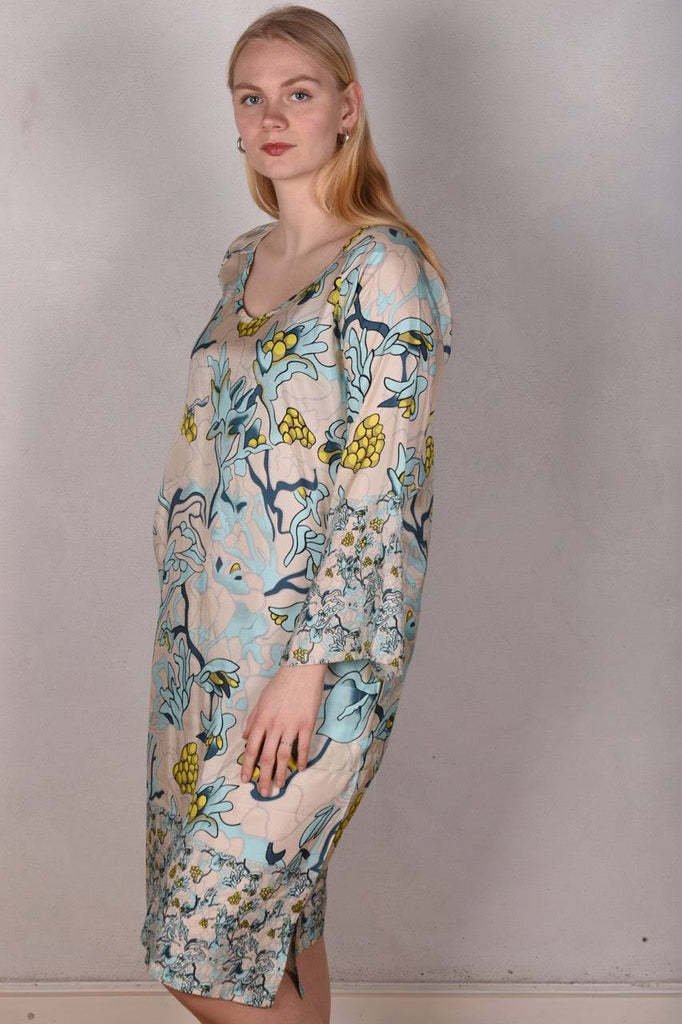 Hidrea. Silk dress with pockets and wide sleeves. 100% silk Habotai "Pagoda" - Tone Barker Silk