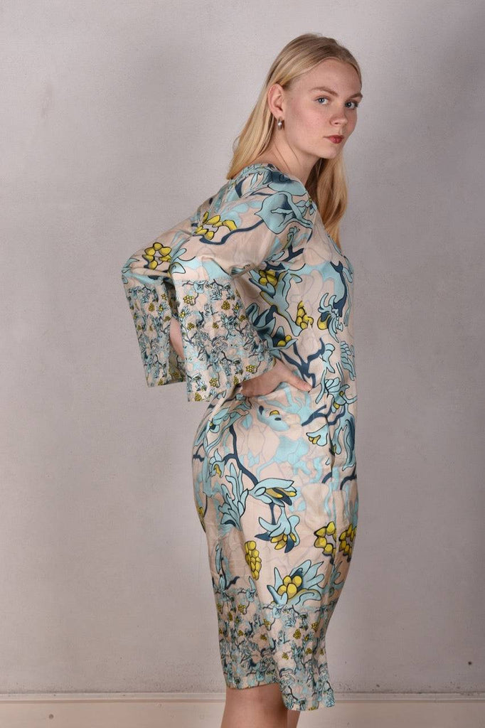 Hidrea. Silk dress with pockets and wide sleeves. 100% silk Habotai "Pagoda" - Tone Barker Silk