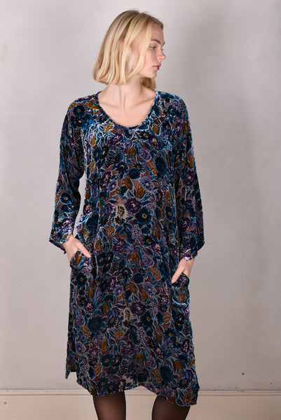 Hidrea-velvet. Silk/viscose dress with pockets and wide sleeves.  "Flautumn"