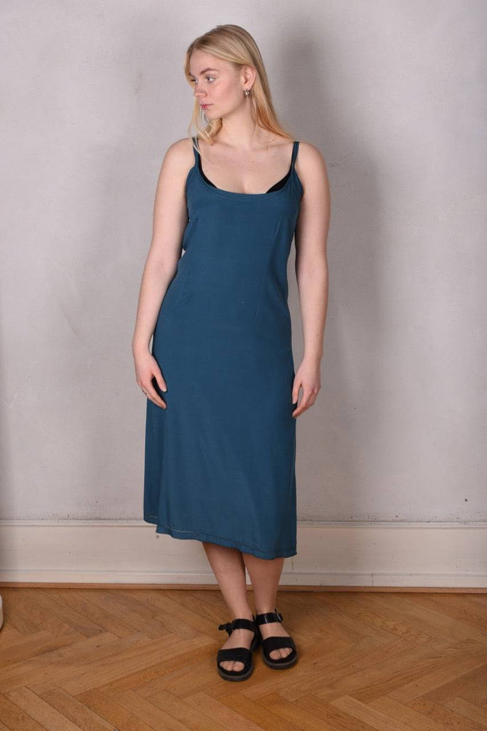 Feodora. Silk stretch crepe "slip" dress w. adjustable shoulder straps (Nublue) - Tone Barker Silk