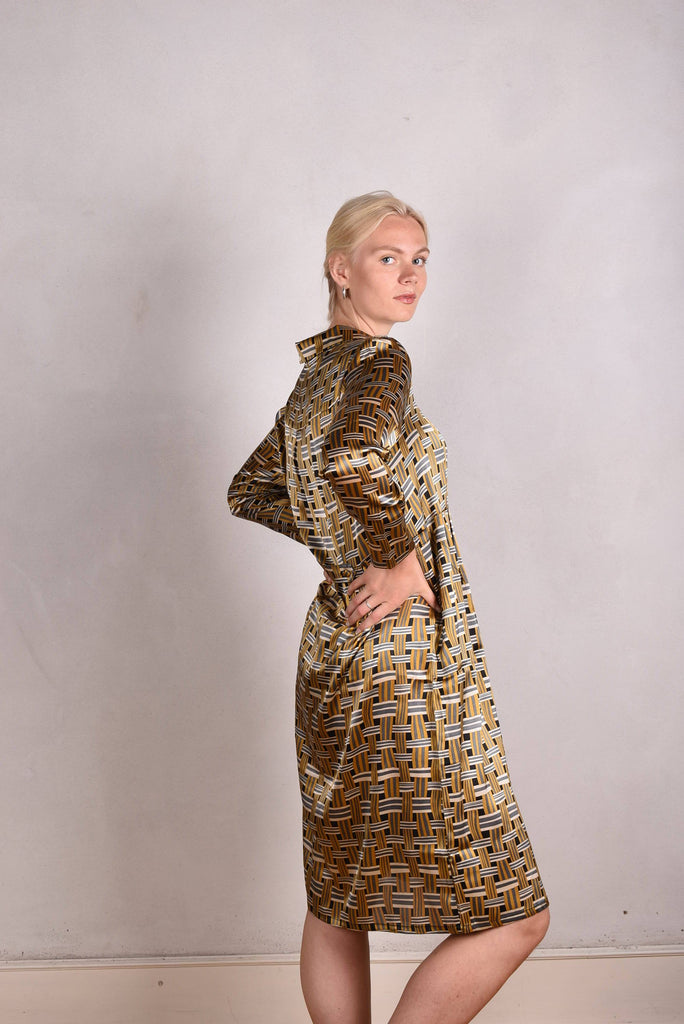 Hen-stretch, Stretch silk satin shirt-dress w. pockets. "Tasket" - Tone Barker Silk