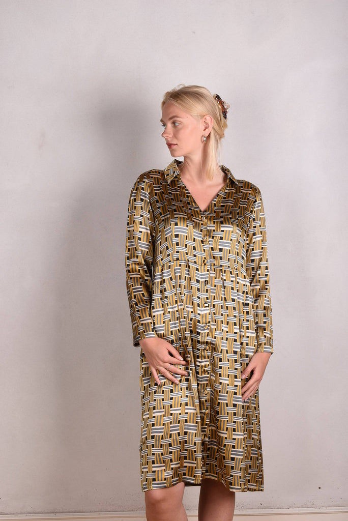 Hen-stretch, Stretch silk satin shirt-dress w. pockets. "Tasket" - Tone Barker Silk