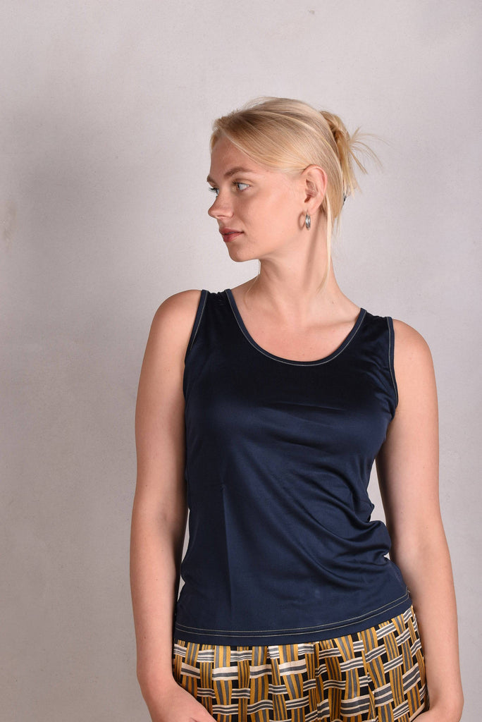 Tankie. Sleeveless top in 100% silk jersey. Col.: "Coal" - Tone Barker Silk