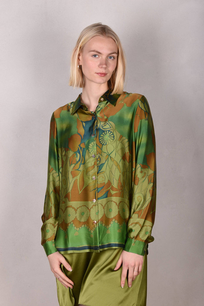 Tamie-satin 100% Silk satin shirt. Print "Gregend" - Tone Barker Silk