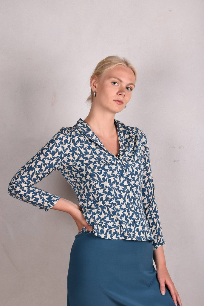 Sifty. Fitted Blouse/jacket in stretch crepe silk (Wibird) - Tone Barker Silk