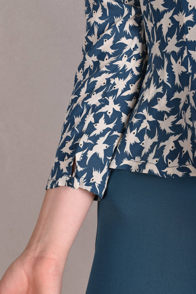 Sifty. Fitted Blouse/jacket in stretch crepe silk (Wibird) - Tone Barker Silk