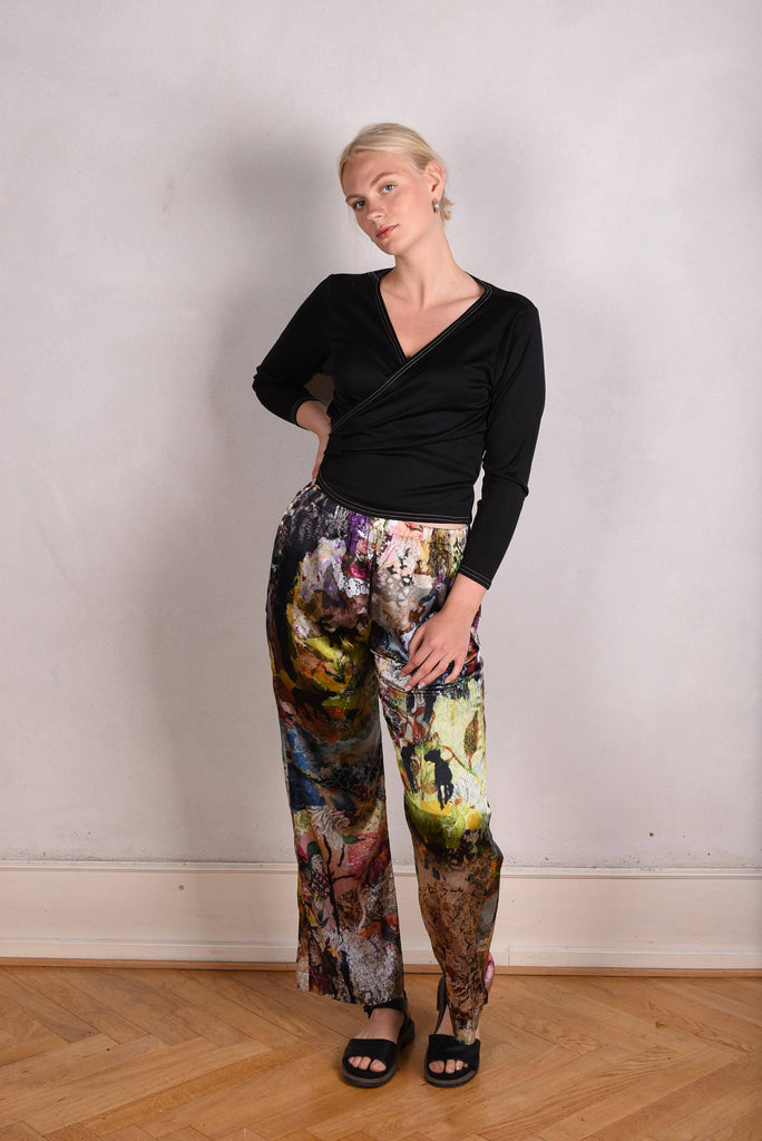 Wrapic. Wrap top in 100% silk jersey (silk knit) Col.: "Coal" - Tone Barker Silk