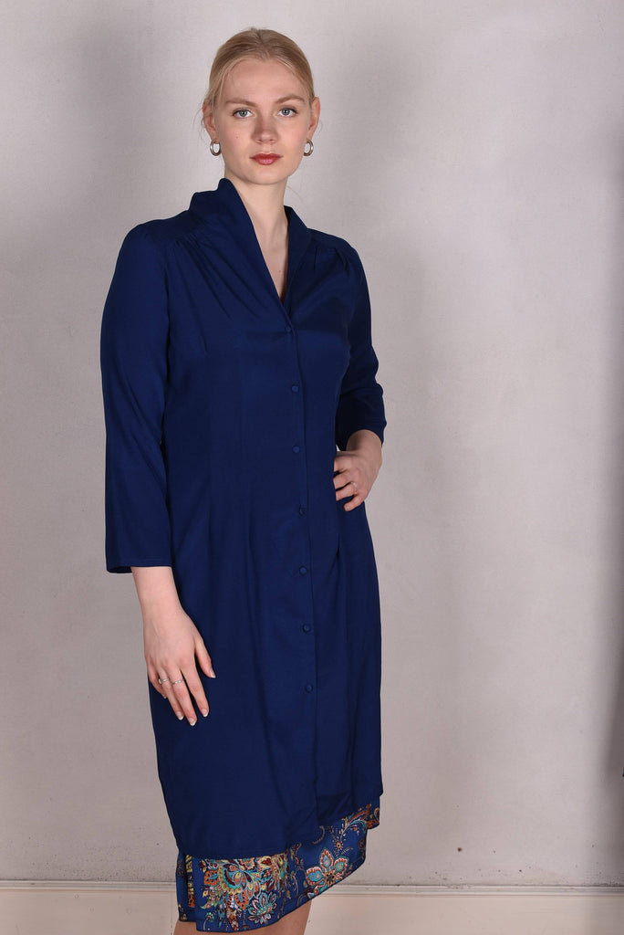 Thrifty. Shirt dress in stretch silk crepe satin (Blue)