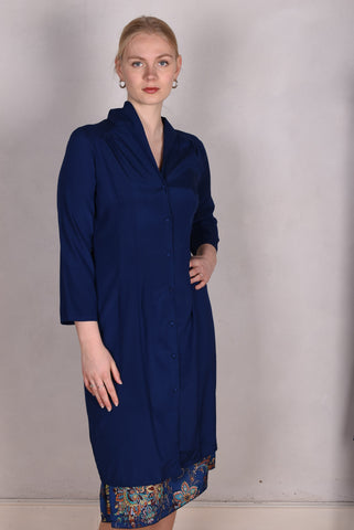 Thrifty. Skjortekjole m. slåede knapper i stretch silke.  (Blue)