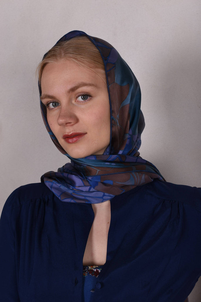 Shawl/scarf in 100% silk satin. 33X160 cm print:"Blugend" - Tone Barker Silk