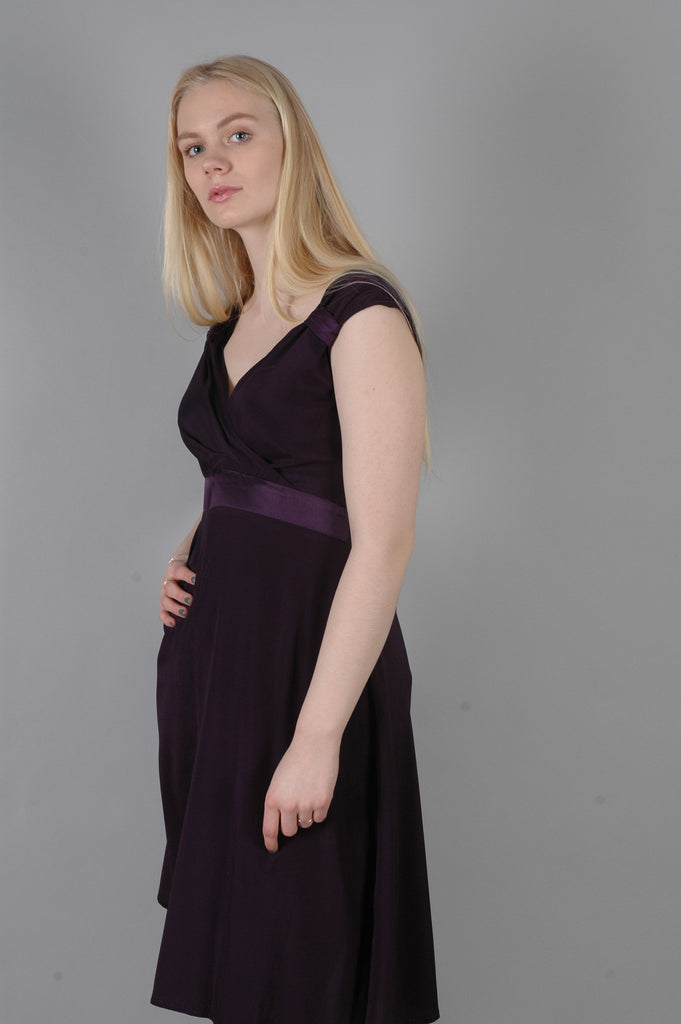 "Magda" Stretch silk crepe-satin dress w. adjustable straps. Col: Night Purple