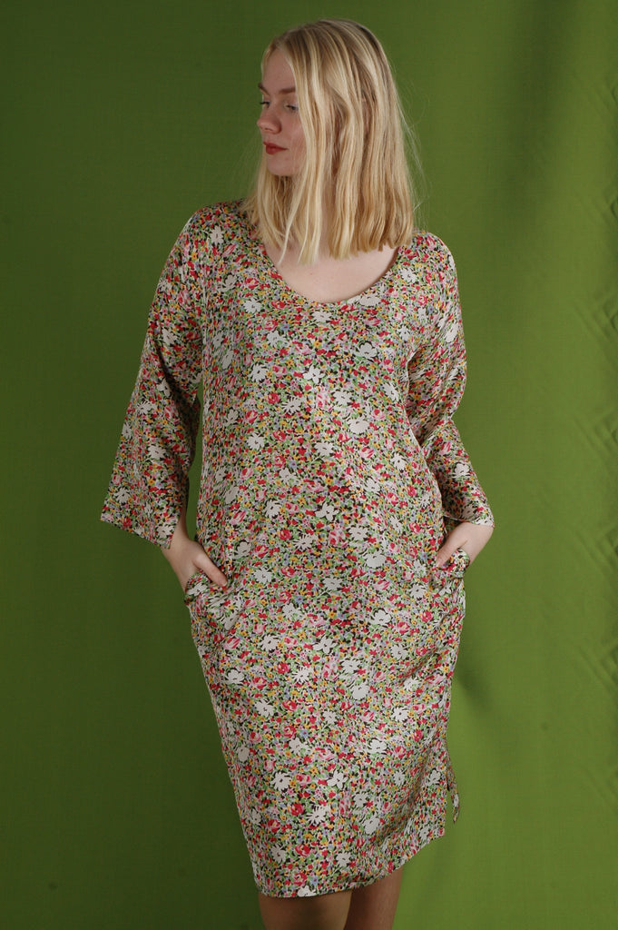 "Hidrea" Kaftan-dress with pockets. 100% Habotai Silk. Print: "Valley"