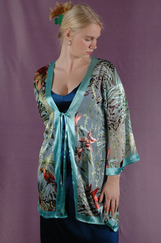Kimbaliwrap Kimono/slå-om-kjole i silkesatin devoré. Print "Havana"