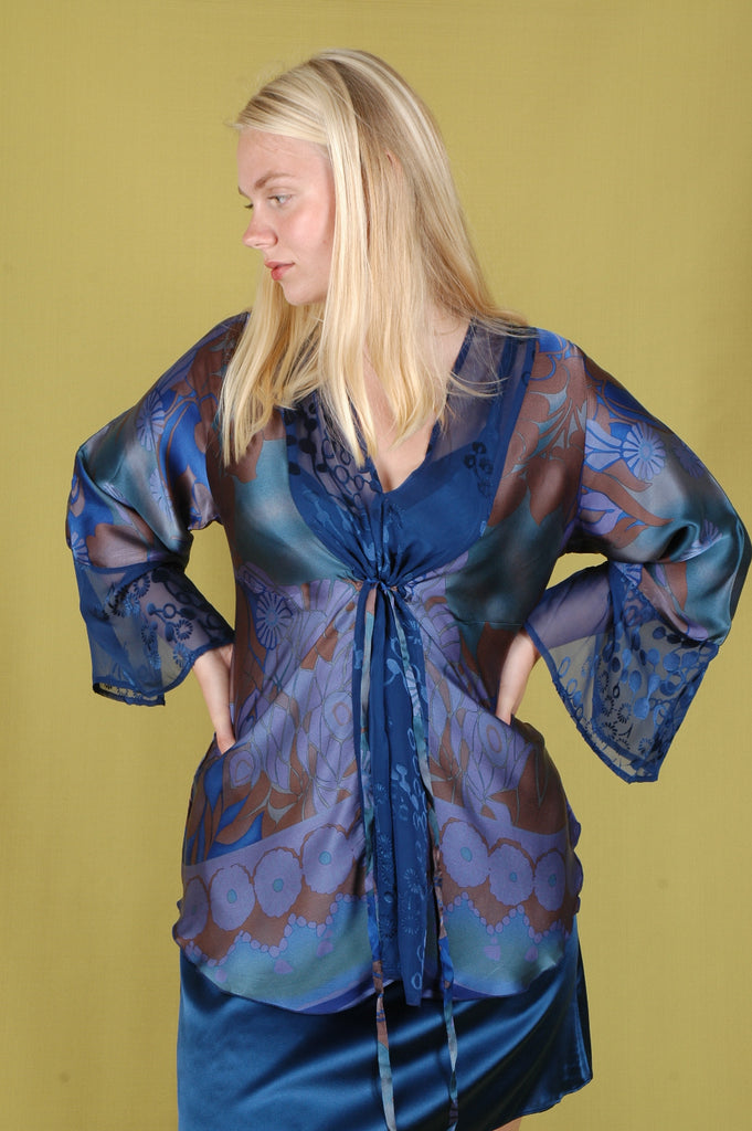 Silk top  Shirley. Mix print top in silk satin+ devoré "Blugend/Flower-dot-blue" - Tone Barker Silk