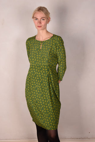 Maudacity. Klassisk kjole i stretch silke (2 Green-bird))
